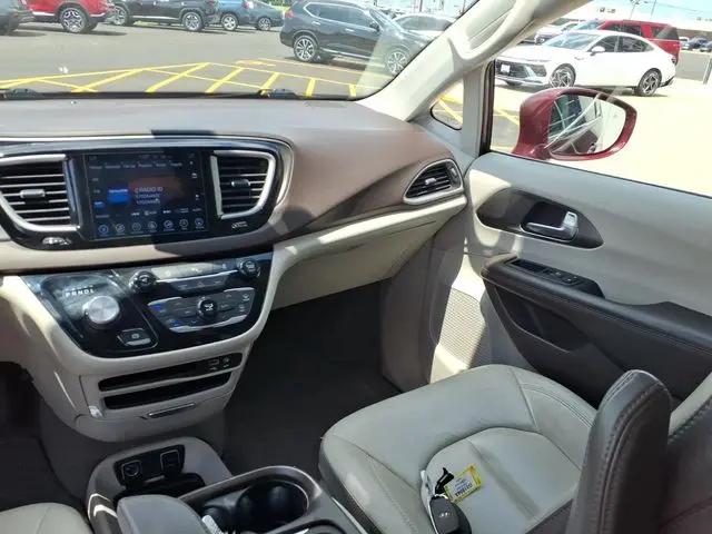 2017 Chrysler Pacifica Touring-L