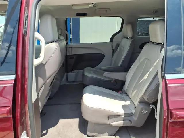 2017 Chrysler Pacifica Touring-L