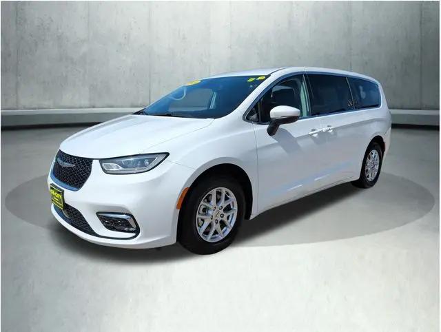 2023 Chrysler Pacifica Touring L for sale in Somersworth, NH