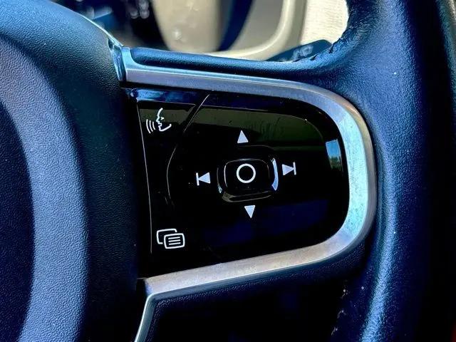 2021 Volvo XC90 T5 Momentum 7 Passenger