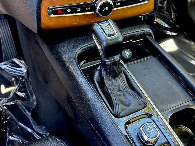 2021 Volvo XC90 T5 Momentum 7 Passenger
