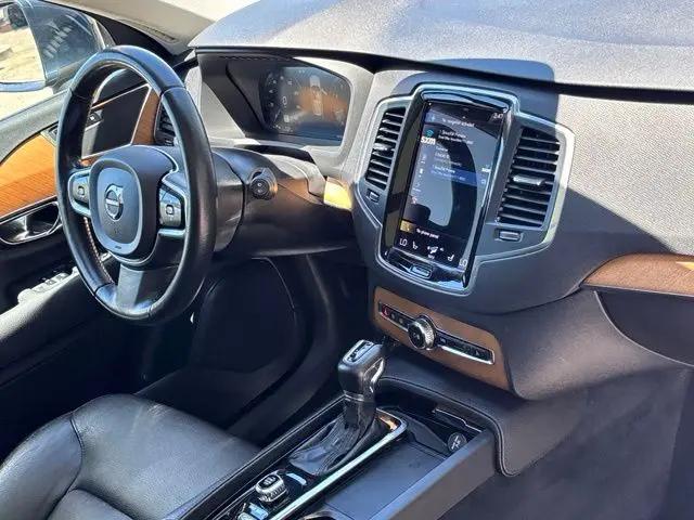 2021 Volvo XC90 T5 Momentum 7 Passenger