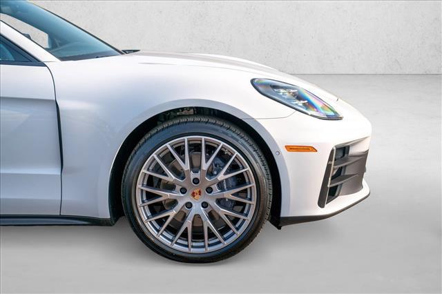 2026 Porsche Panamera 4