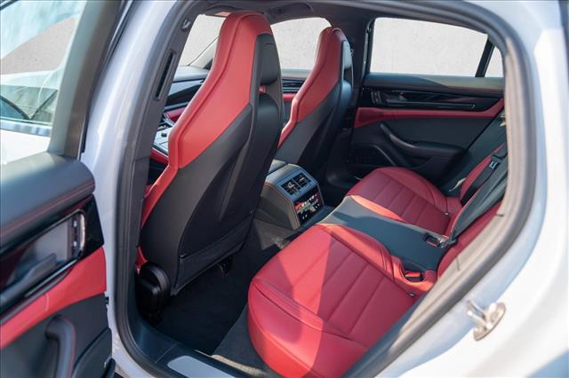 2026 Porsche Panamera 4