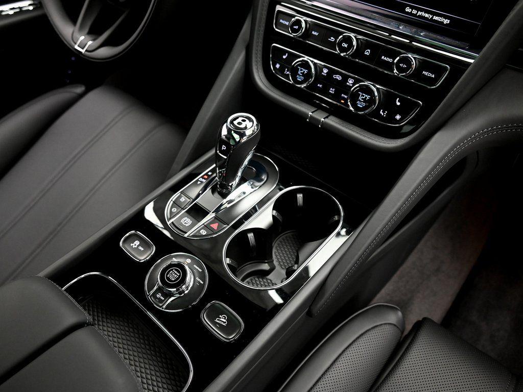 2025 Bentley Bentayga - Photo 29