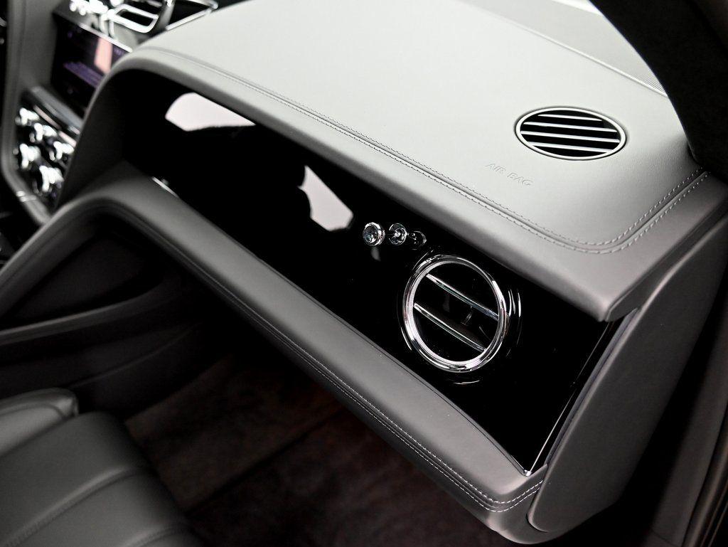 2025 Bentley Bentayga - Photo 30