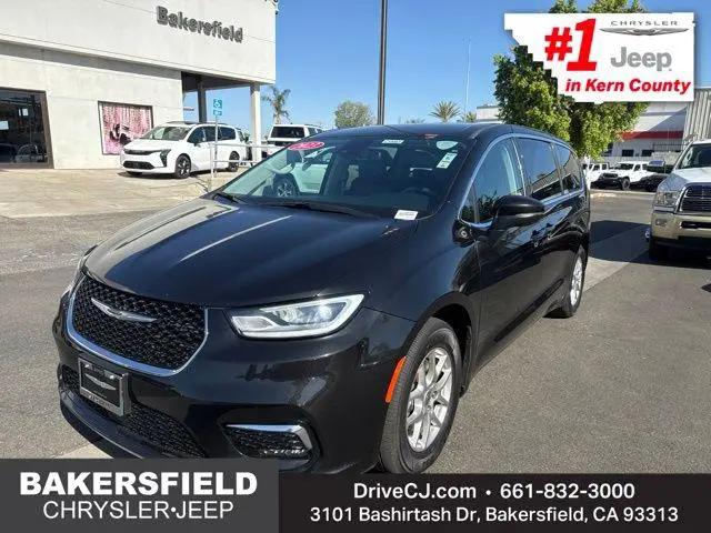2023 Chrysler Pacifica Touring L for sale in Bakersfield, CA