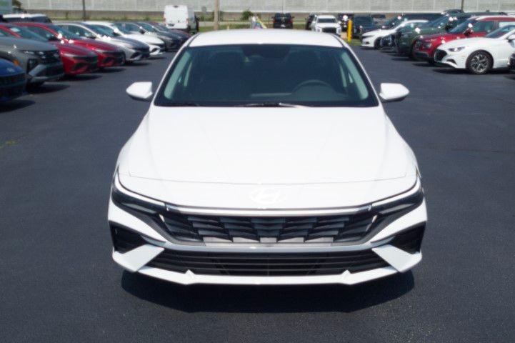 New 2026 White HYUNDAI SE image 2