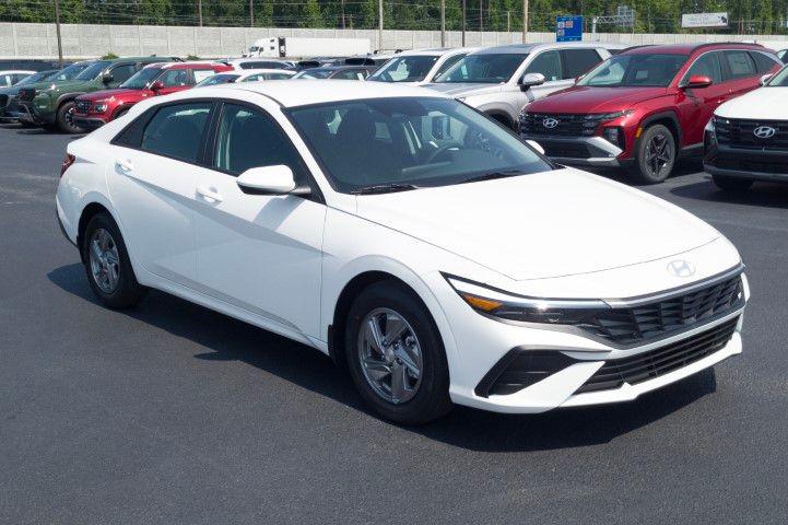 New 2026 White HYUNDAI SE image 3