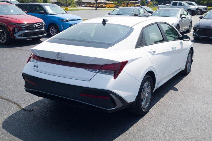 New 2026 White HYUNDAI SE image 5