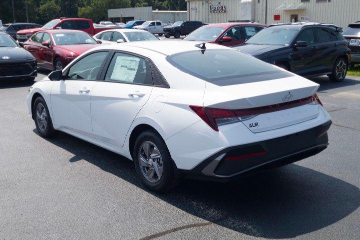 New 2026 White HYUNDAI SE image 7