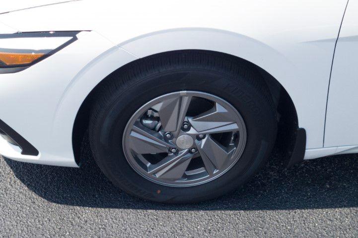 New 2026 White HYUNDAI SE image 10