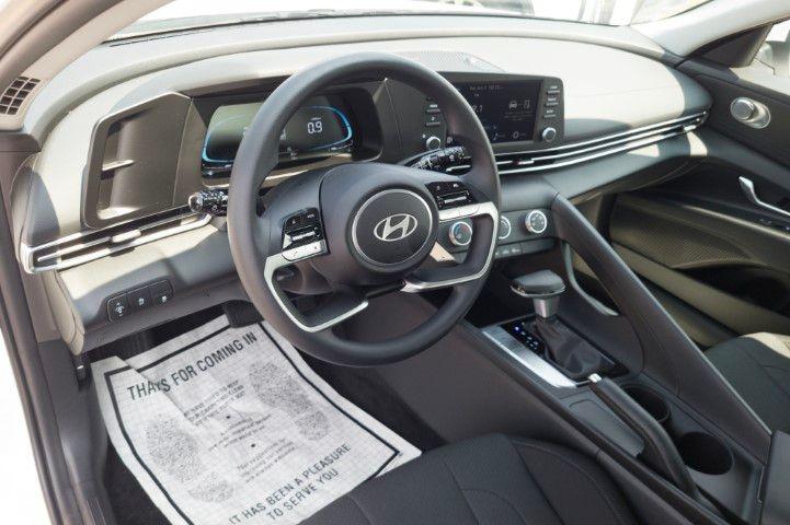 New 2026 White HYUNDAI SE image 11