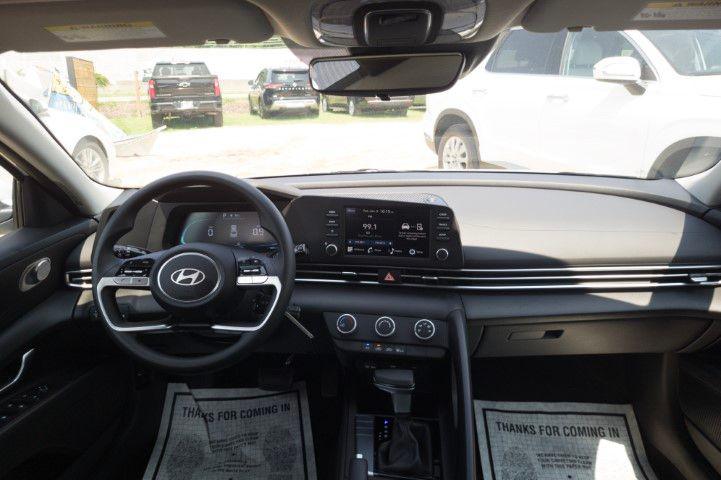 New 2026 White HYUNDAI SE image 18