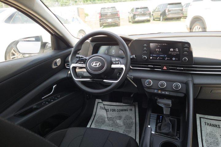 New 2026 White HYUNDAI SE image 19