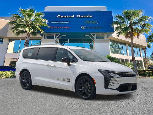 2027 Chrysler Pacifica Select