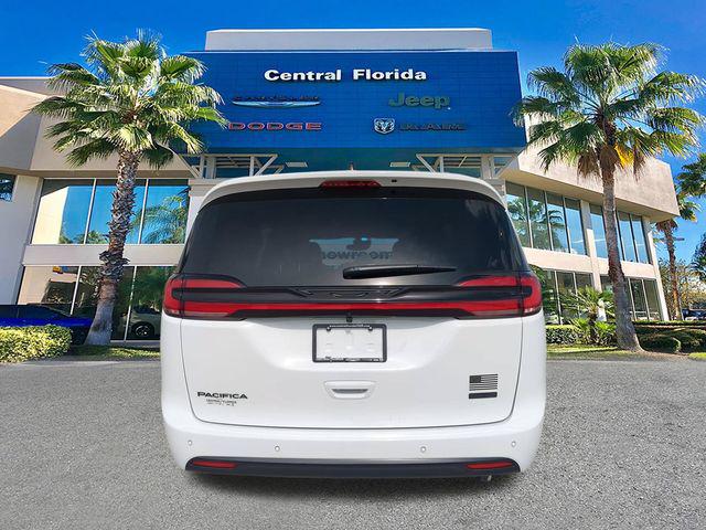 2027 Chrysler Pacifica Select