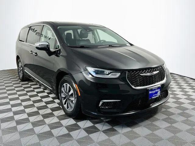 2023 Chrysler Pacifica Hybrid Limited for sale in Beaverton, OR