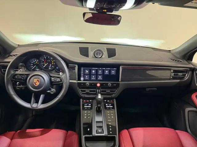 2026 Porsche Macan Macan
