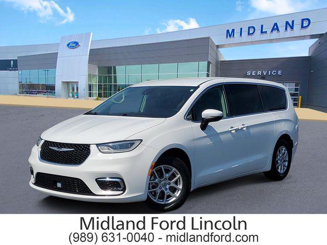2023 Chrysler Pacifica Touring L for sale in Midland, MI