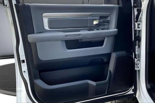 2017 Ram 1500 Big Horn Crew Cab 4x2 57 Box