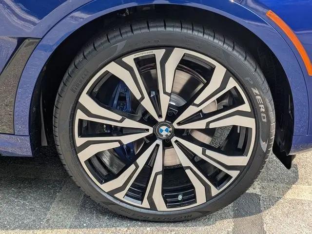 2027 BMW X7 M60i
