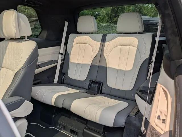 2027 BMW X7 M60i