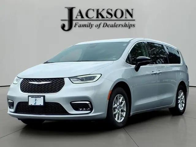 2024 Chrysler Pacifica Touring L for sale in Sullivan, IL