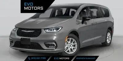 2025 Chrysler Pacifica Select for sale in Seffner, FL