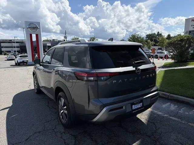 2024 Nissan Pathfinder SL 4WD