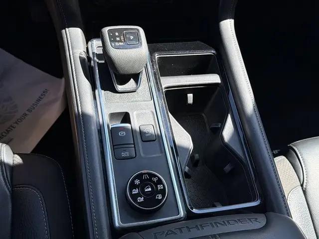 2024 Nissan Pathfinder SL 4WD