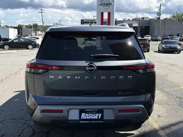 2024 Nissan Pathfinder SL 4WD