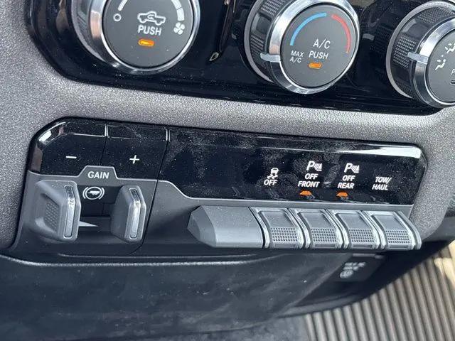 2026 Ram 1500 Warlock Crew Cab 4x4 57 Box