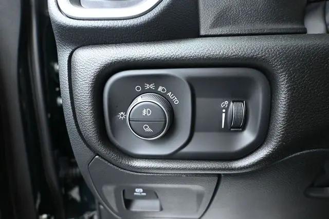 2026 Ram 1500 Express Crew Cab 4x4 57 Box