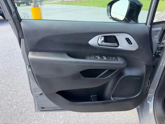 2025 Chrysler Pacifica Limited AWD