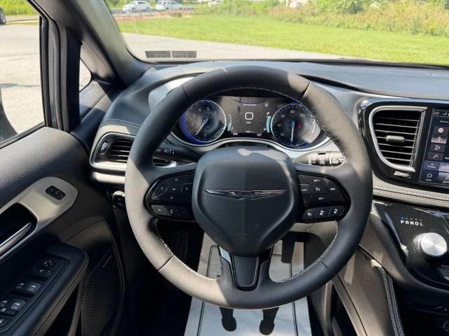 2025 Chrysler Pacifica Limited AWD