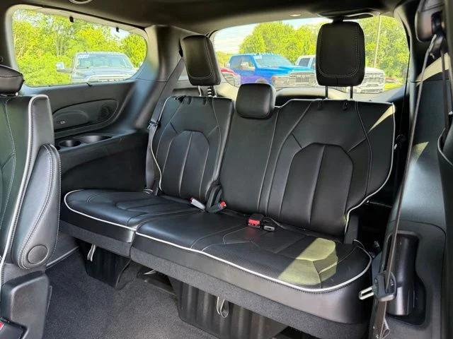 2025 Chrysler Pacifica Limited AWD