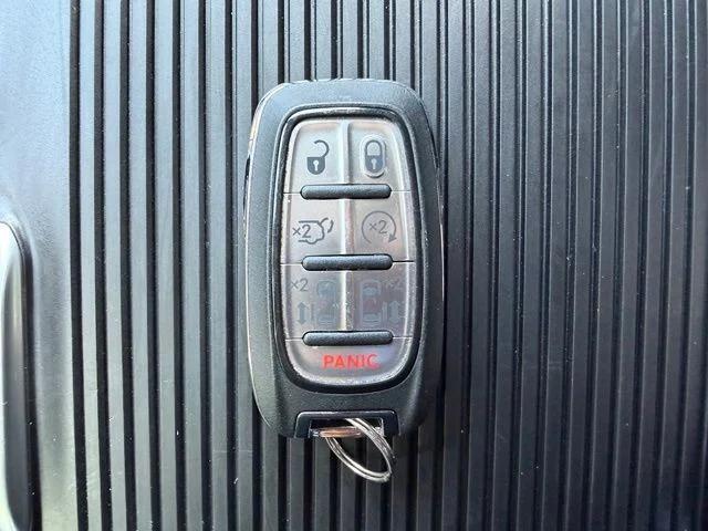 2025 Chrysler Pacifica Limited AWD