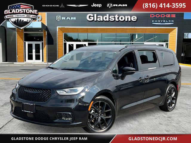 2025 Chrysler Pacifica Limited for sale in Gladstone, MO
