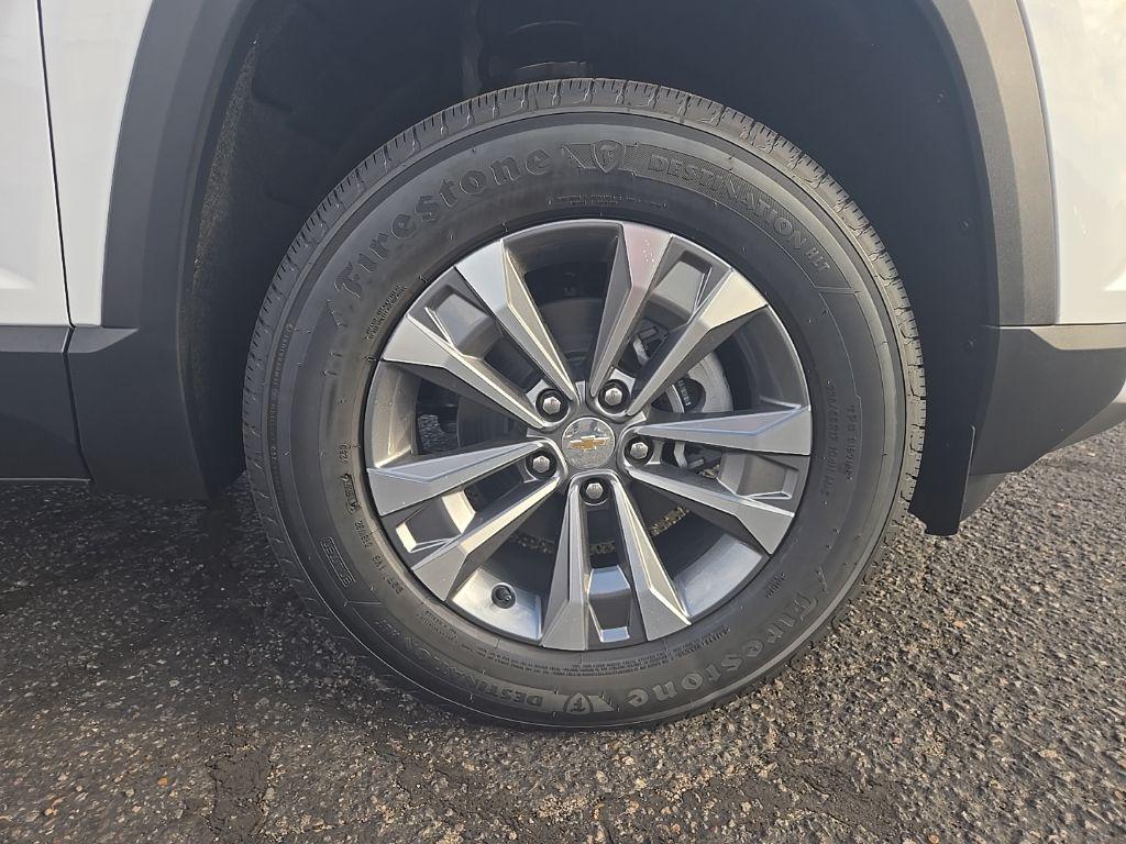 2027 Chevrolet Equinox LT - Photo 10