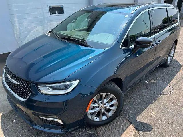 2025 Chrysler Pacifica Select for sale in Kent, OH