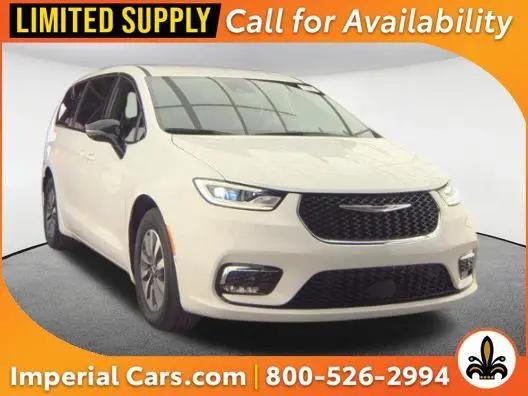 2025 Chrysler Pacifica Hybrid Select for sale in Mendon, MA