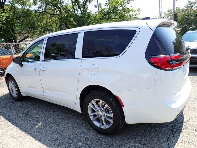 2027 Chrysler Pacifica PACIFICA SELECT AWD 2027 Chrysler Pacifica PACIFICA SELECT AWD
