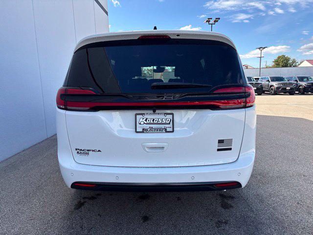 2027 Chrysler Pacifica Select AWD