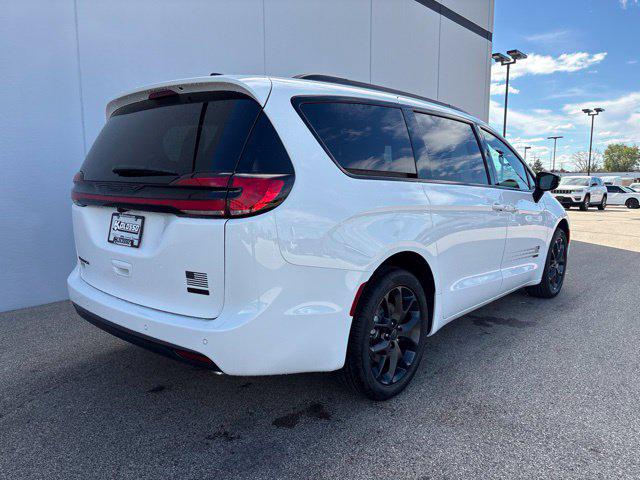 2027 Chrysler Pacifica Select AWD