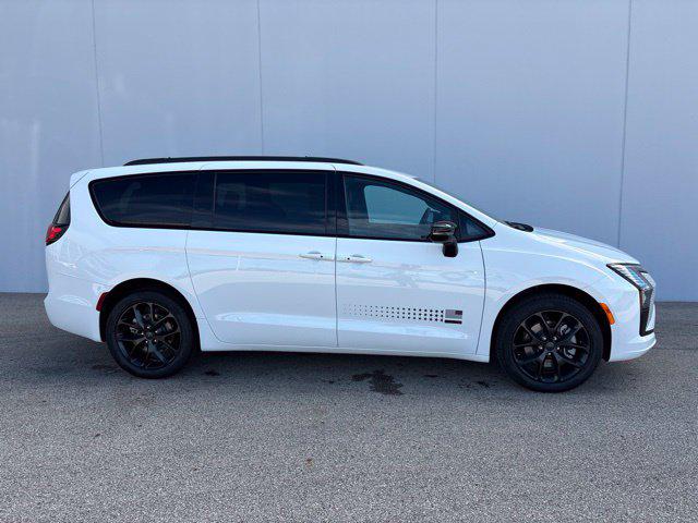 2027 Chrysler Pacifica Select AWD