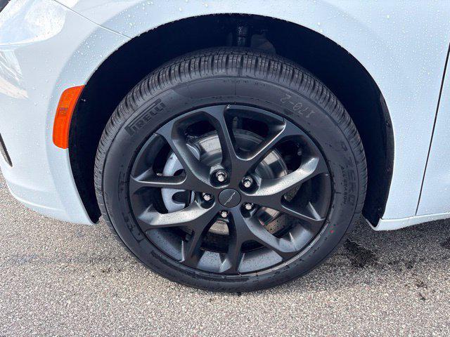 2027 Chrysler Pacifica Select AWD