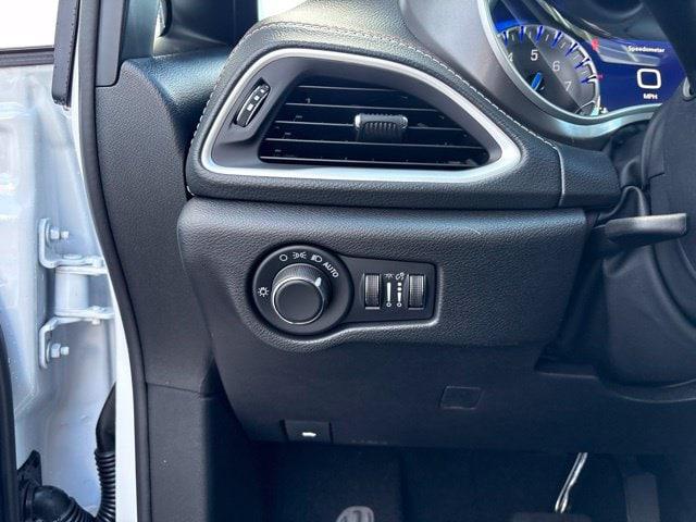2027 Chrysler Pacifica Select AWD