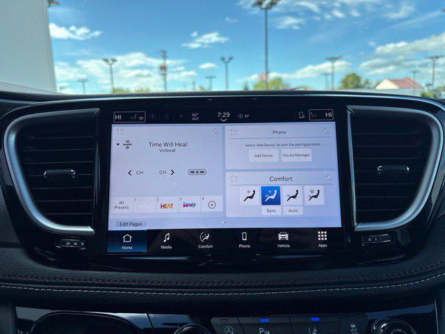 2027 Chrysler Pacifica Select AWD