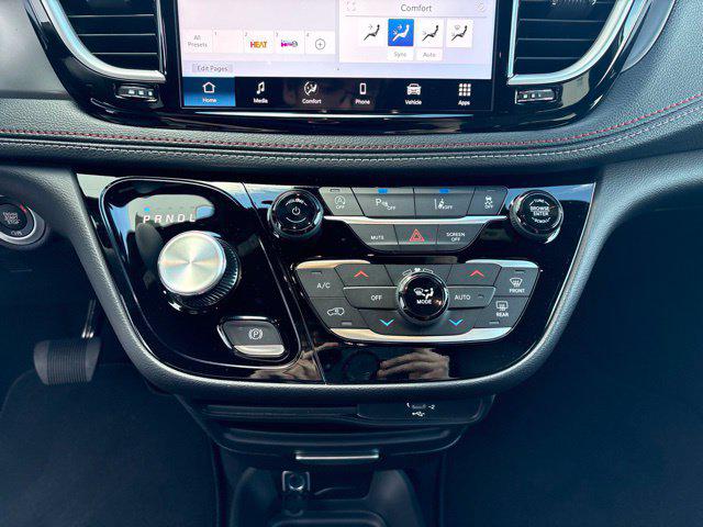 2027 Chrysler Pacifica Select AWD